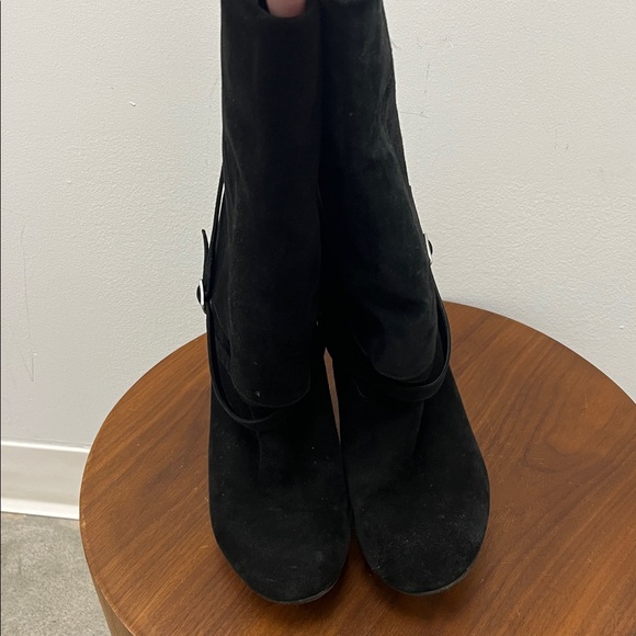 Chloe Black Suede Heeled Boots - Picture 3 of 7